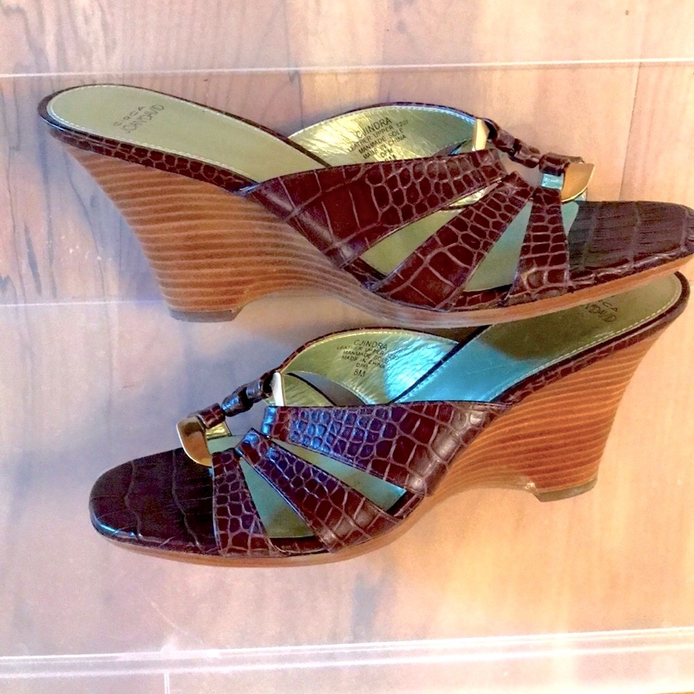Circa Joan & David Jindra croc slides 3.6” wedge strap heels sandals gold ring